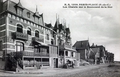 Postkort, der forestiller hytter på Boulevard de la Mer, Paris-Plage, ca. 1910 (efter et foto)